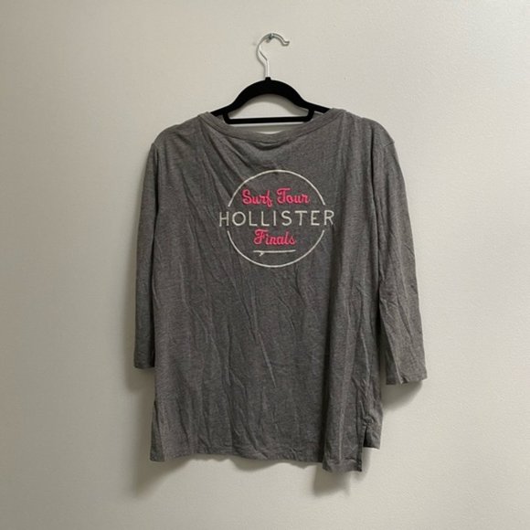 Hollister Embroidered V-Neck Graphic Tee S - Picture 2 of 4